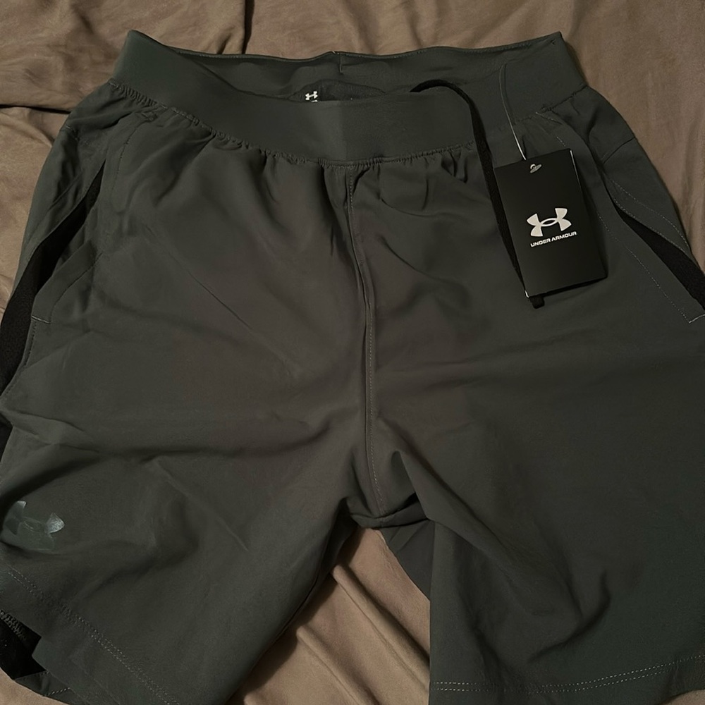 New Under Armour 7” inseam fitted workout shorts